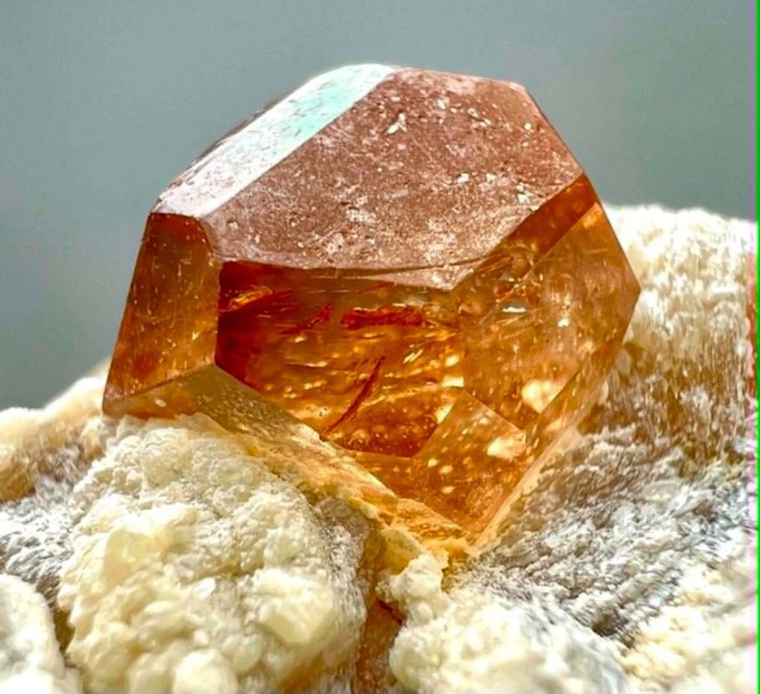 Topaz Crystal on matrix - Height: 41 mm - Width: 26 mm- 19.3 g - (1)