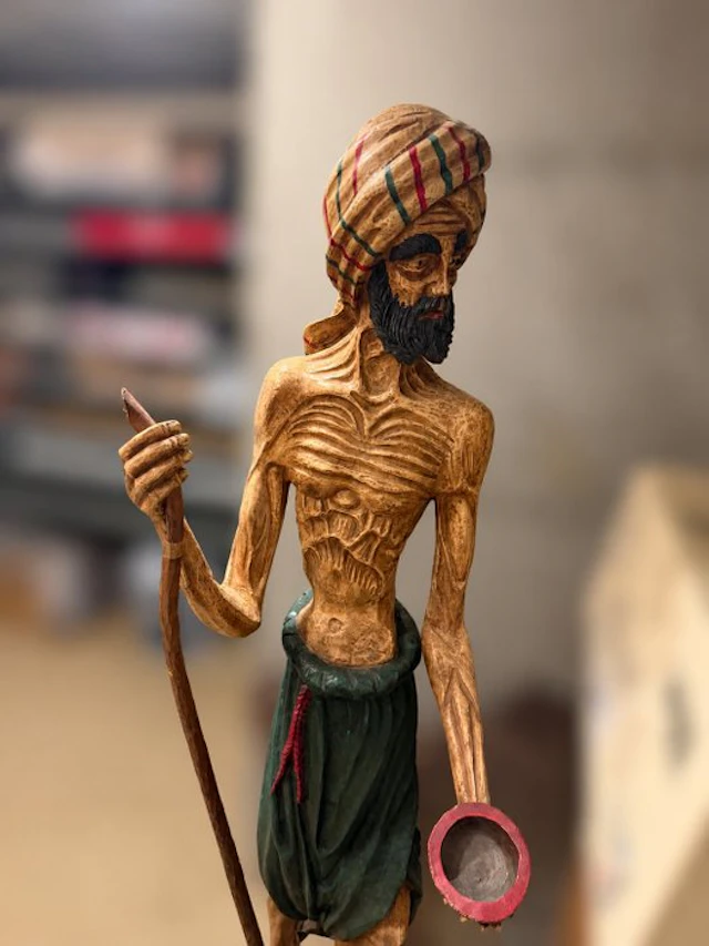 Statue, Grande sculpture en bois et peint (1,50 m) Fakir...