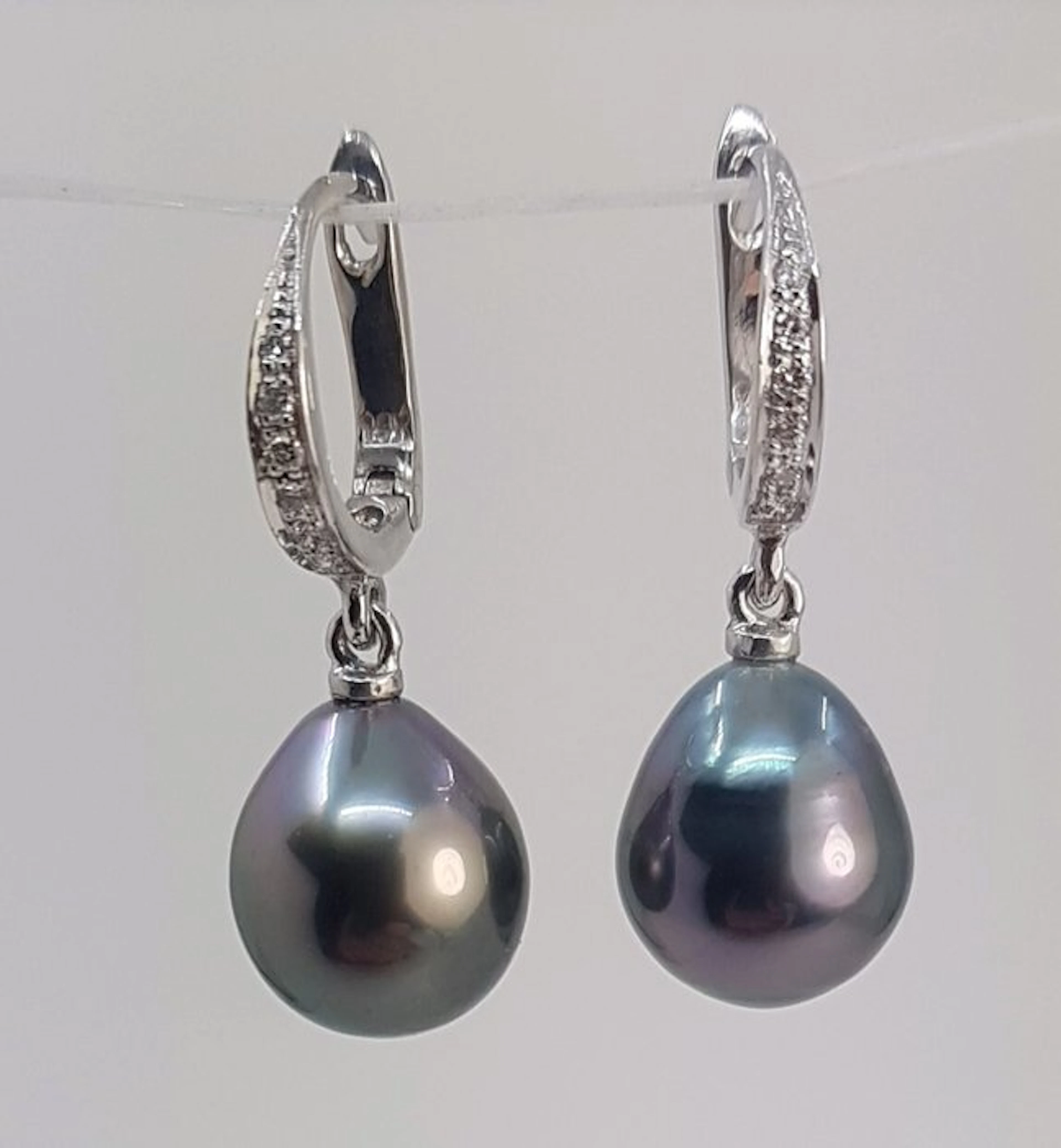 Earrings - 14 kt. White gold - 0.09ct. tw. - 9x10mm Tahitian Pearls