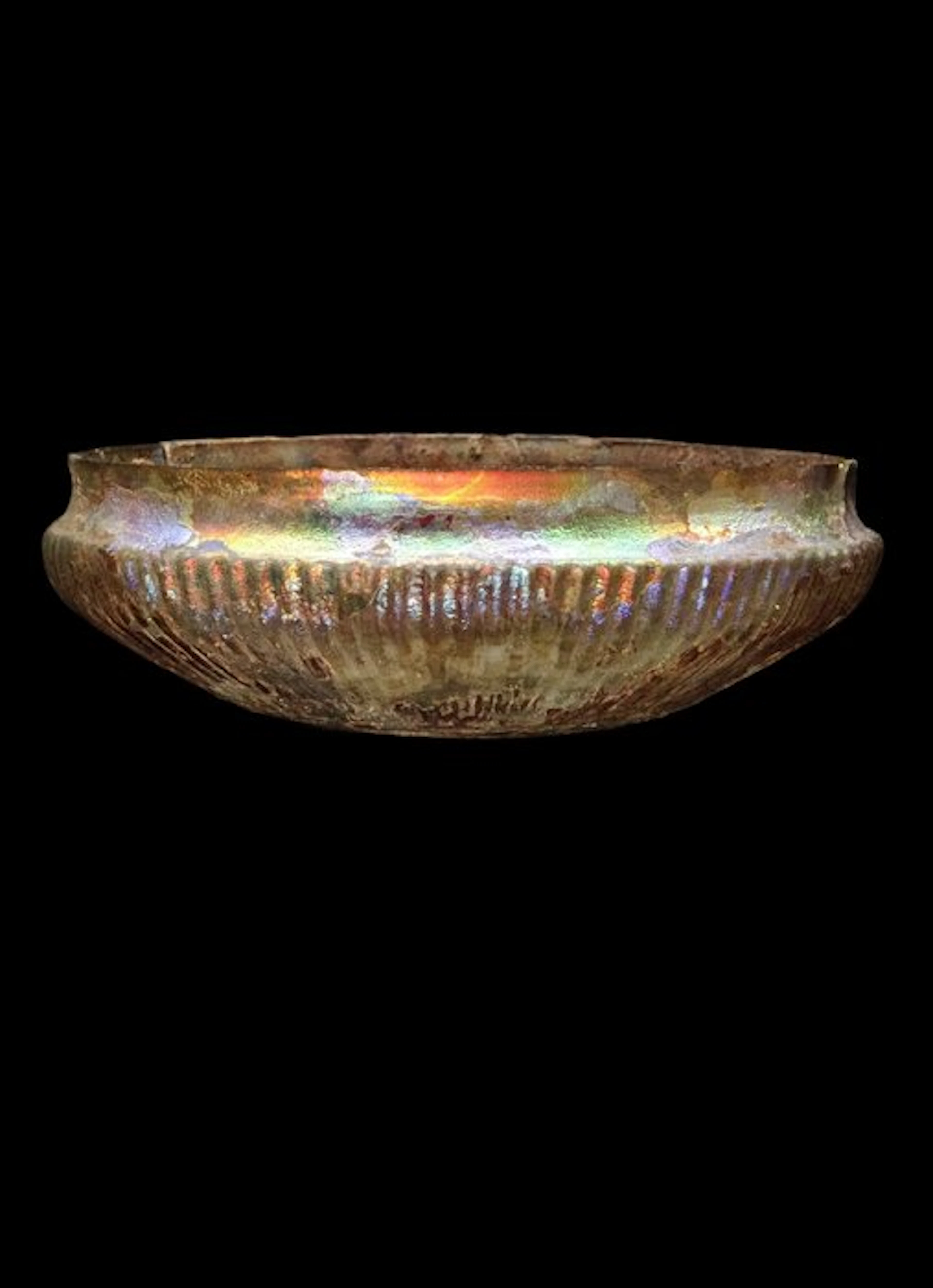 Ancient Roman Glass - Roman tableware - Ribbed cup with omphalos - 100/200 AD