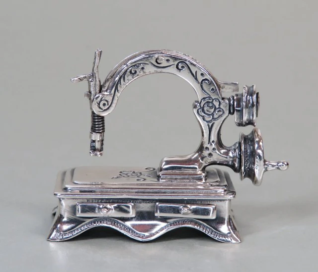 Naaimachine - Miniature figure - .925 silver