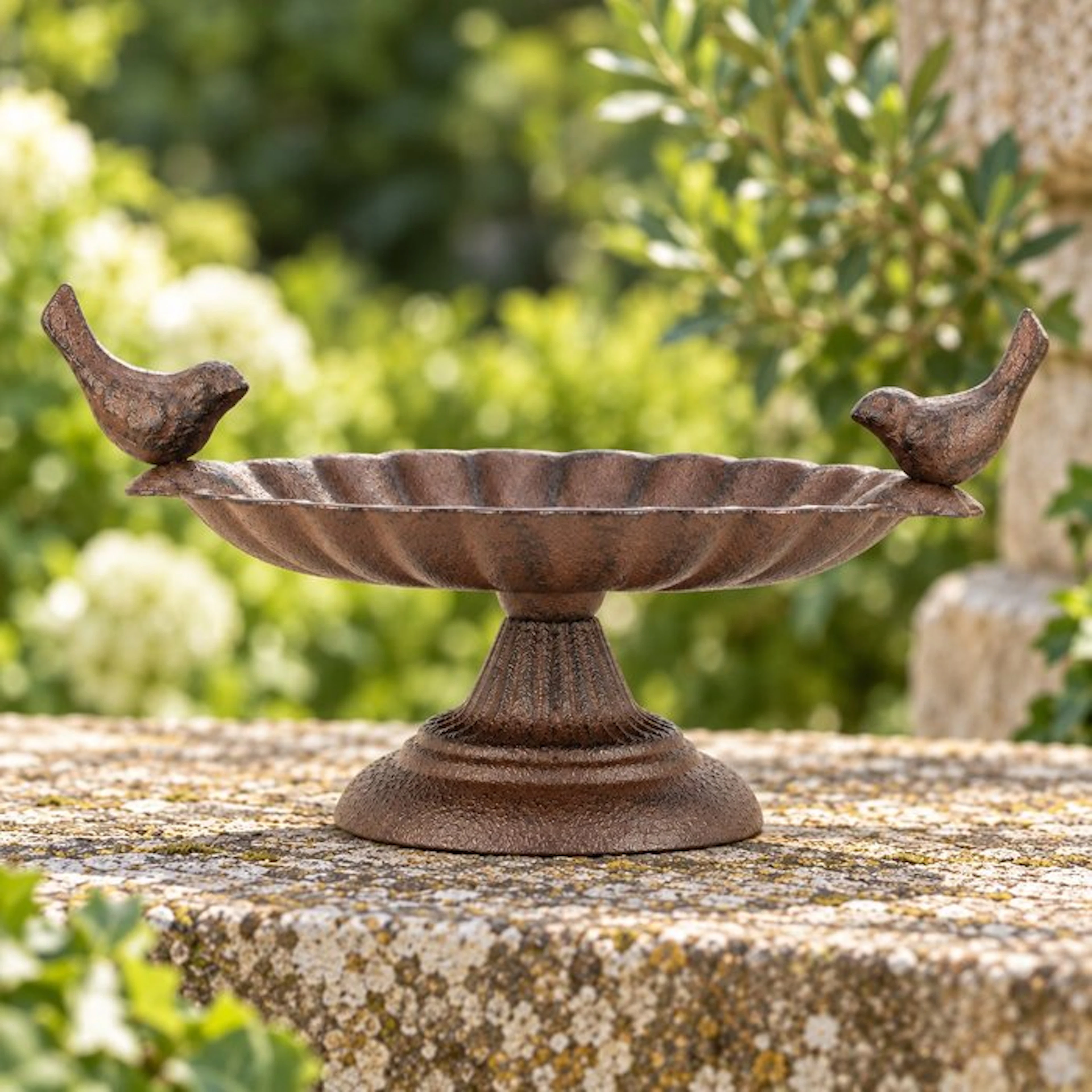 Decorative ornament - Cast iron birdbath on a stand...
