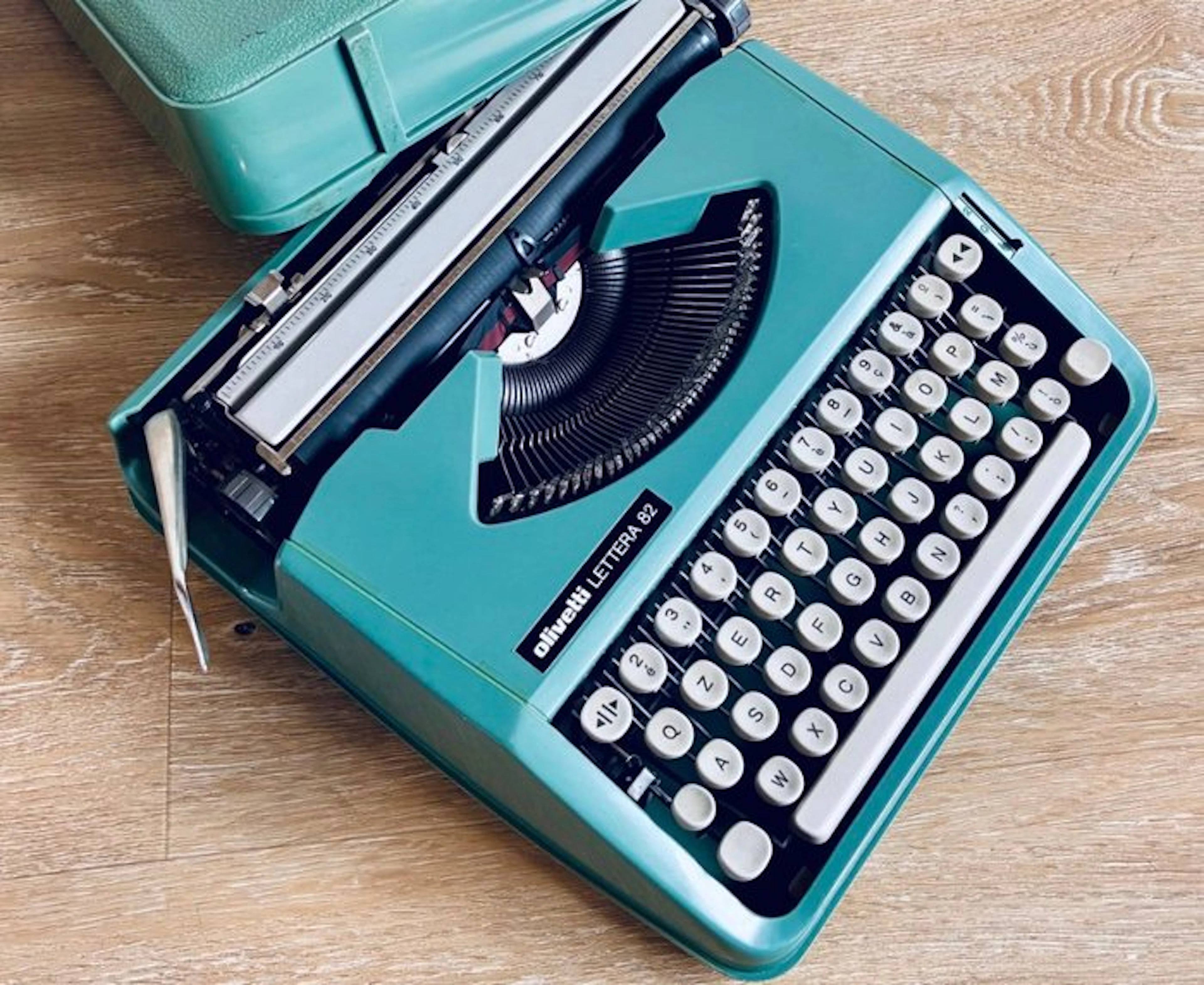 Olivetti, Lettera 82 - Typewriter - 1980-1990