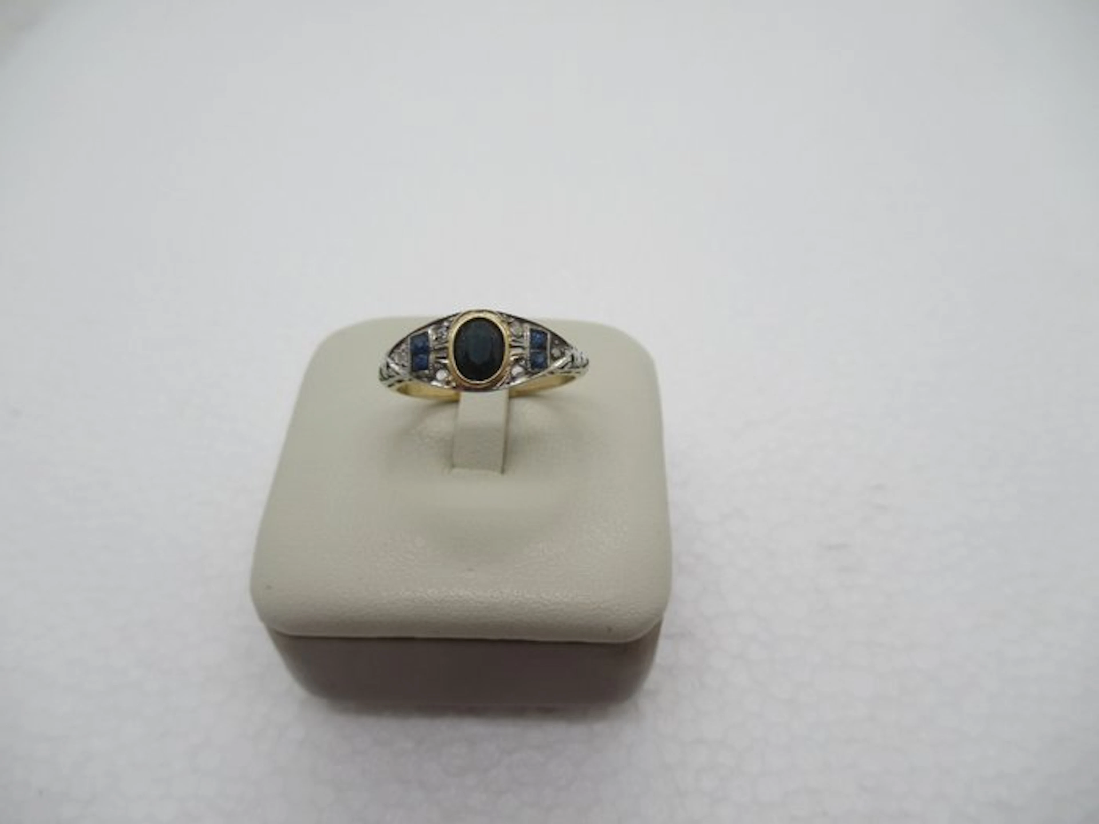Ring - 18 kt. Yellow gold, White gold Sapphire - Diamond