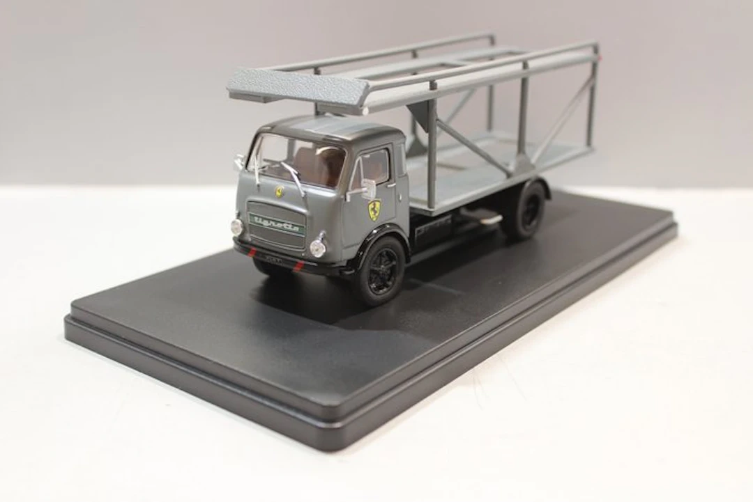 AM.71 1:43 - Model car - OM Tigrotto servizio/ porte-voitures Ferrari