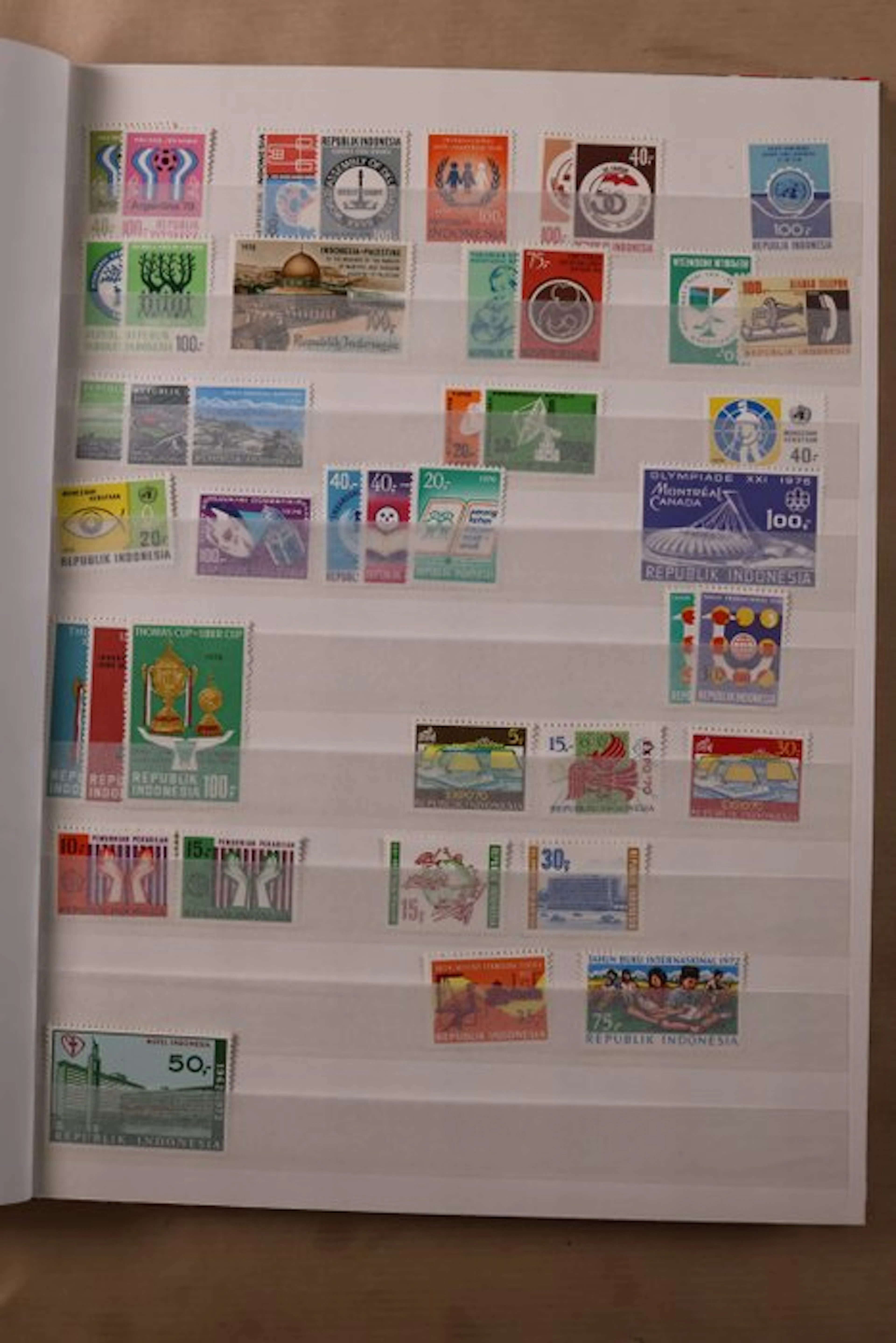 Indonesia 1965/2009 - Stock in 2 stockbooks - Free worldwide shipping*