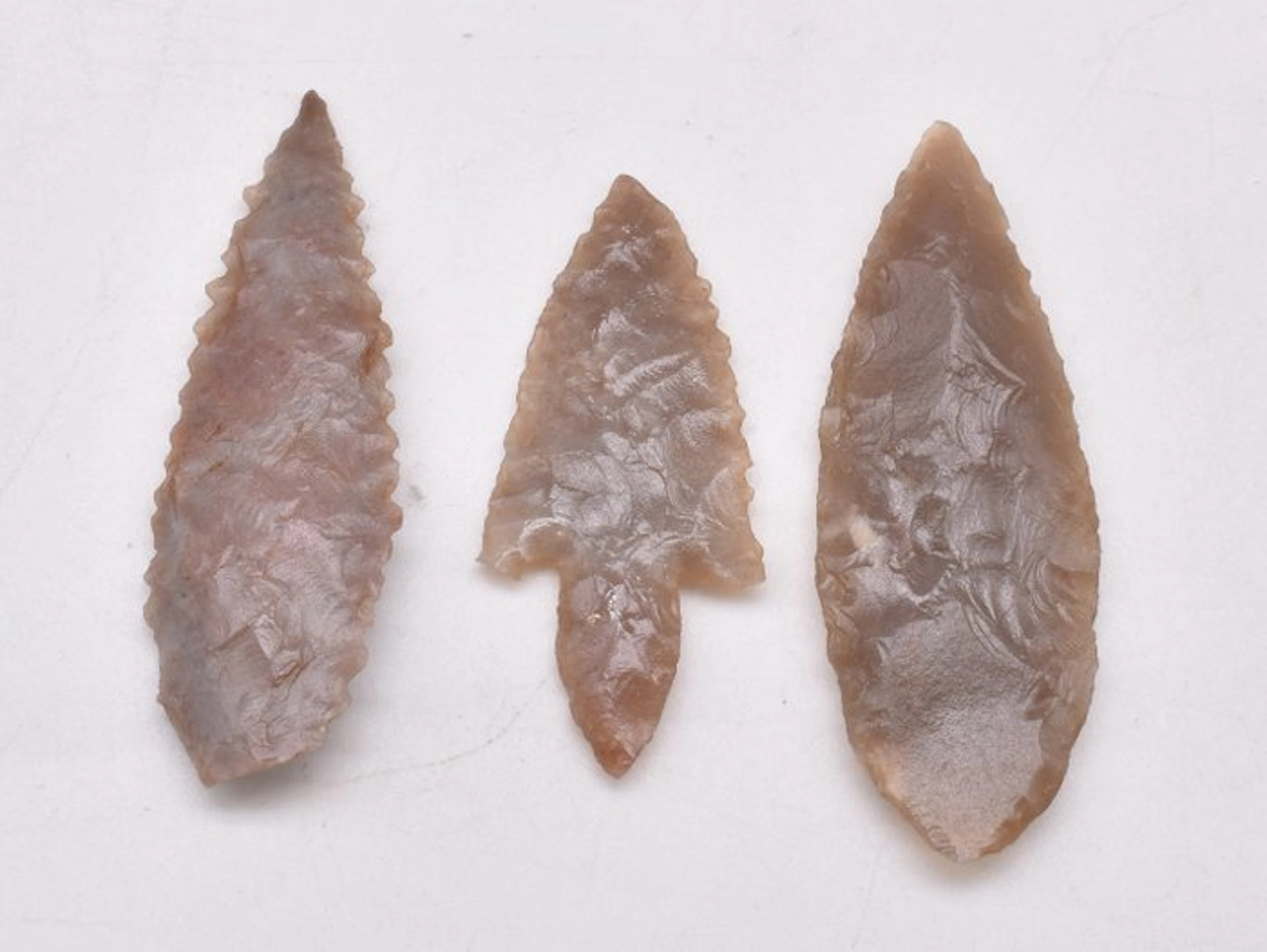 Neolithic Jasper, Flint 3 Amazing Arrowheads 4 cm to 5 cm (No reserve price)