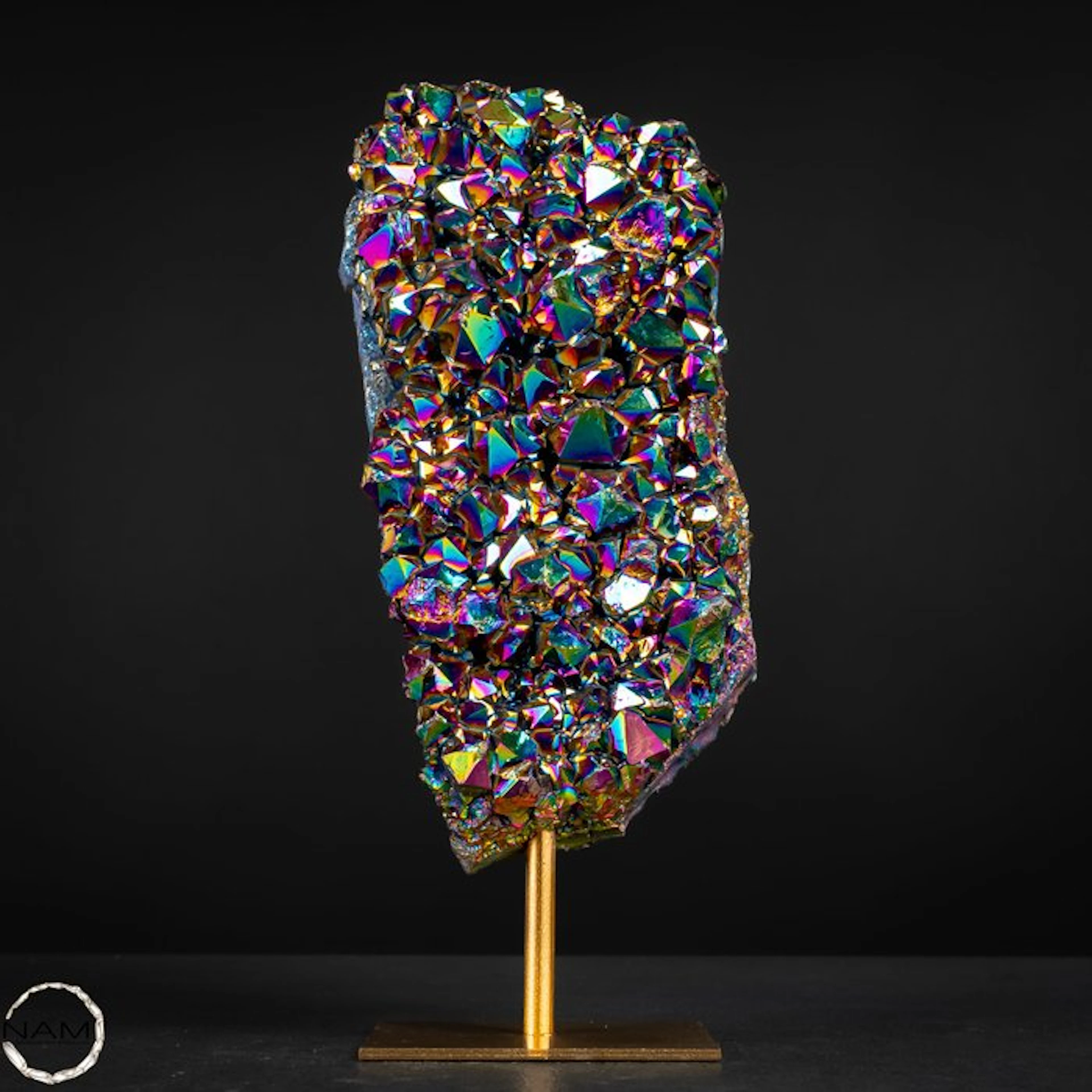 Unique Aura-Amethyst Druse on Stand – Shimmering magic in crystal