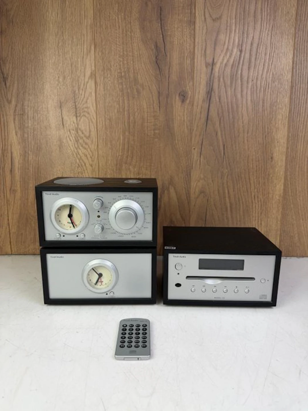 Tivoli Audio by Henry Kloss & Tom DeVesto - Model Three...