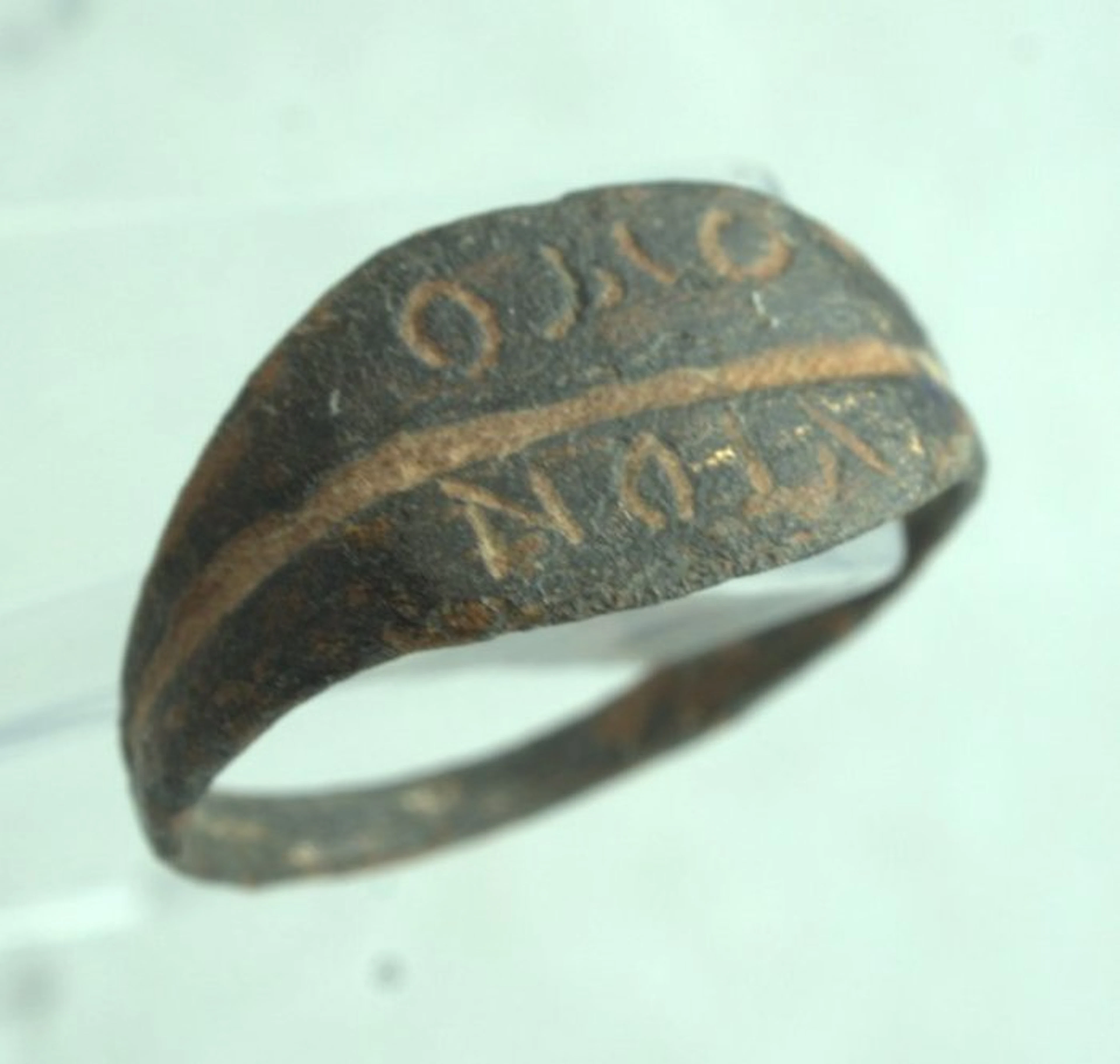 Ancient Roman Bronze legionary ring with names - 19 mm