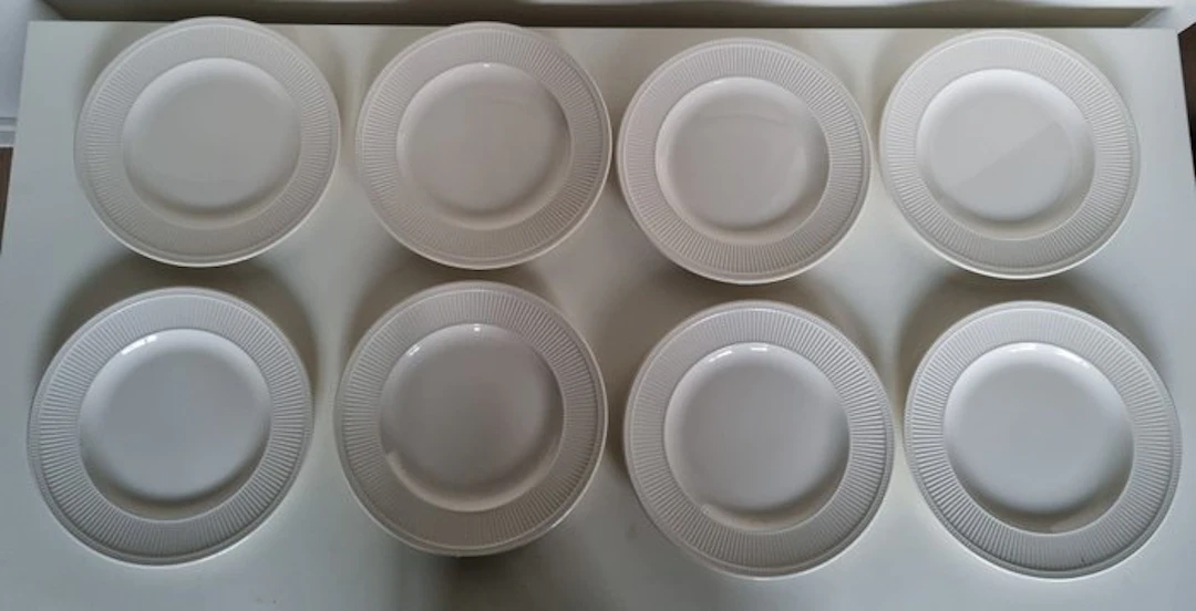 Wedgwood - Dinner set (8) - Windsor - Porcelain - Like new.