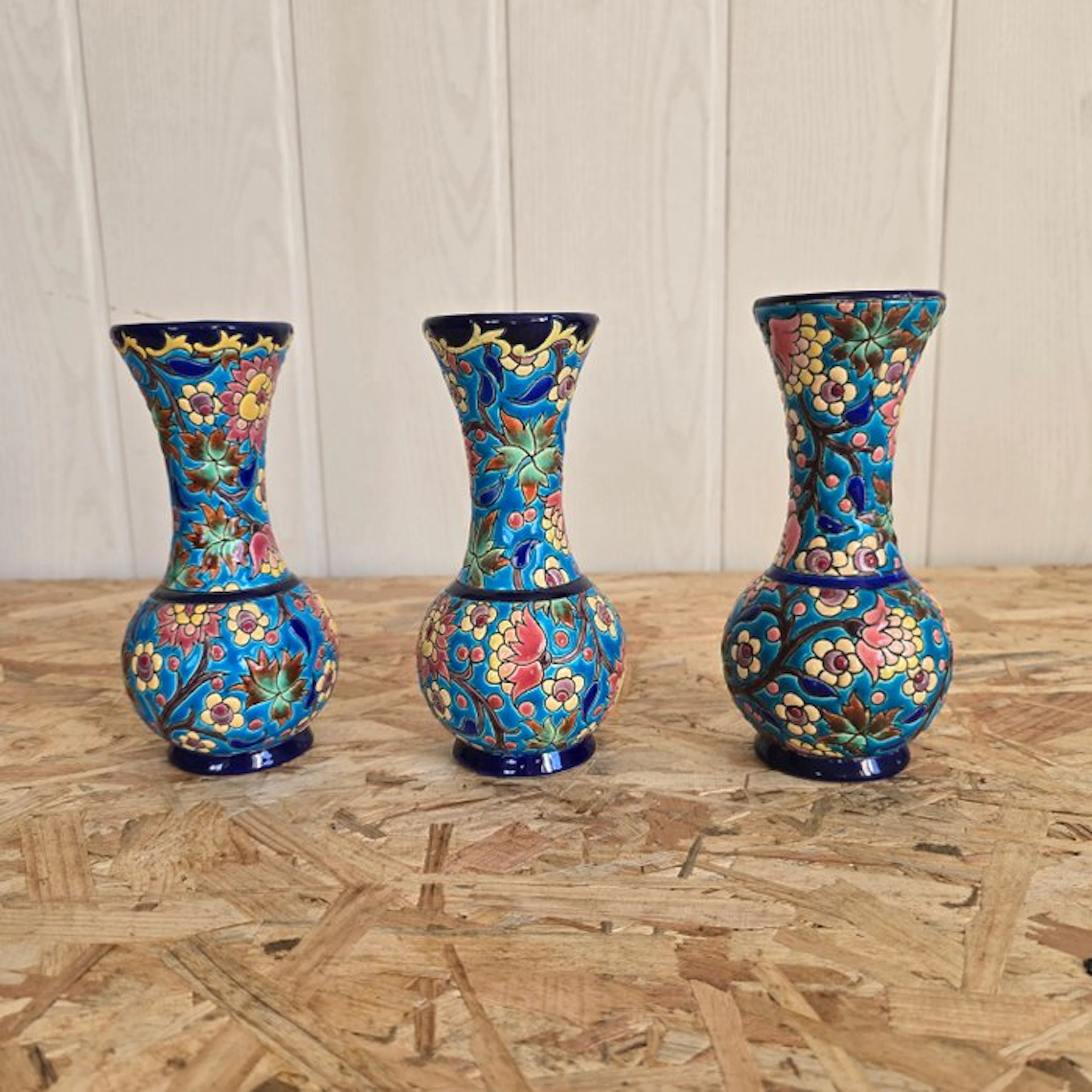 Émaux de Longwy - Vase - Earthenware, Enamel - Set of three soliflore vases.