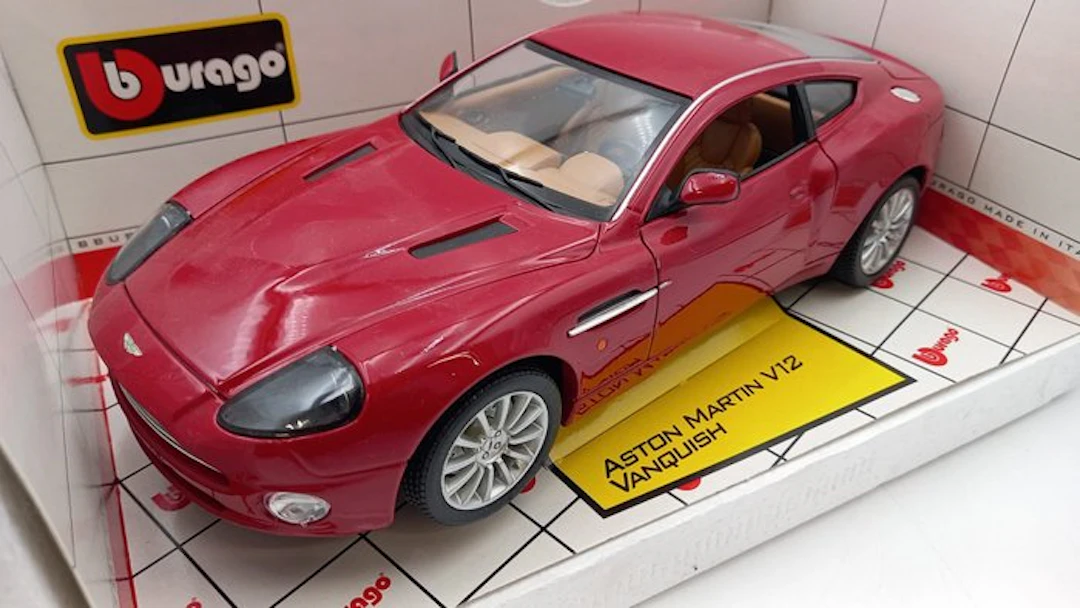Bburago 1:18 - Model car - Aston Martin V12 Vanquish 2001 - (Cod.L19)