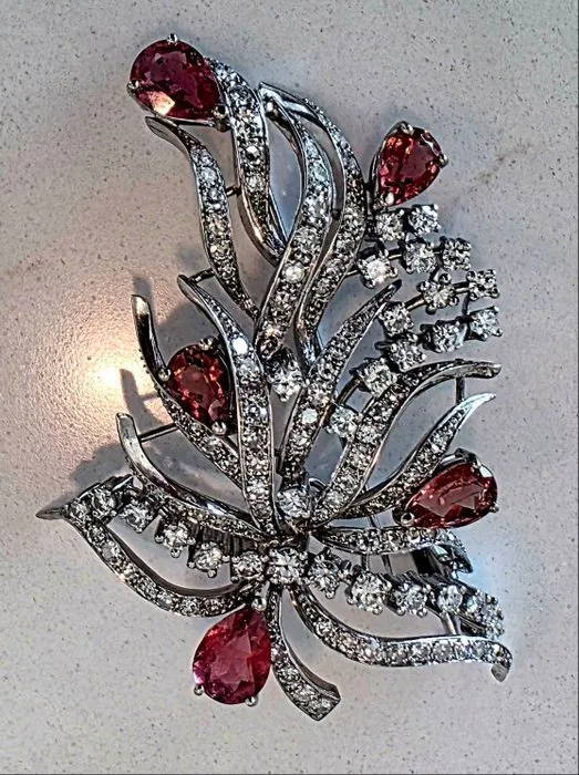 Brooch - 18 kt