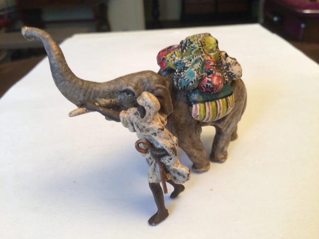 Sculpture, Le porteur - 6 cm - Cold painted bronze