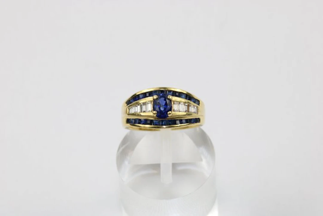 Ring - 18 kt. Yellow gold - 1.11ct. tw. Sapphire - Diamond