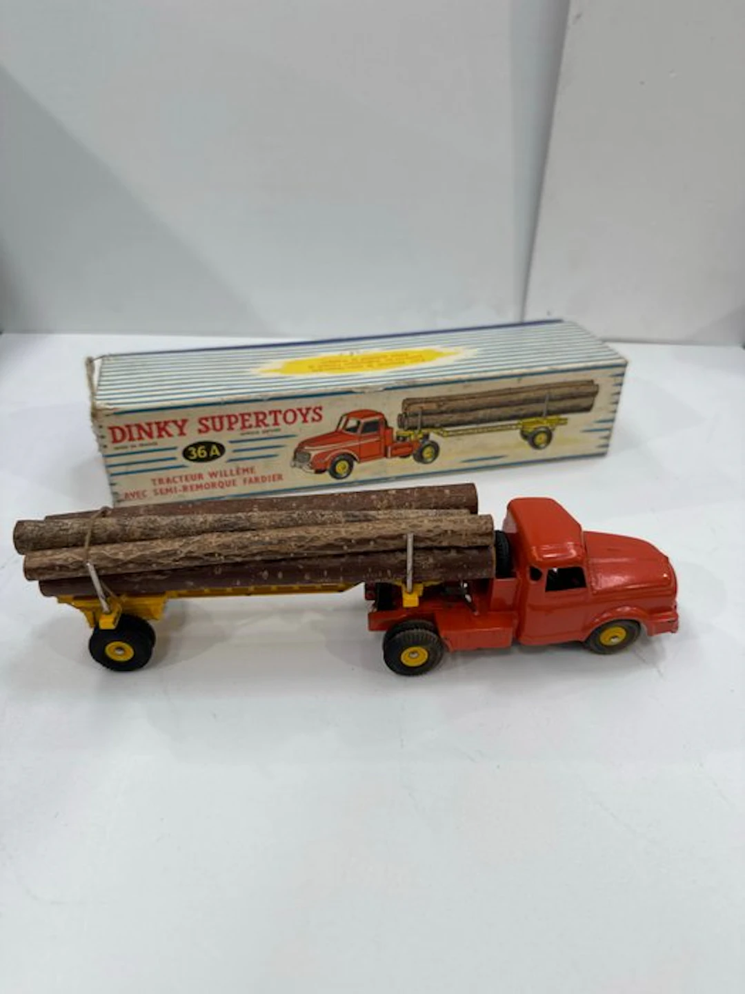 Dinky Toys - Toy 36A / Tracteur Willème avec semi-remorque fardier - France