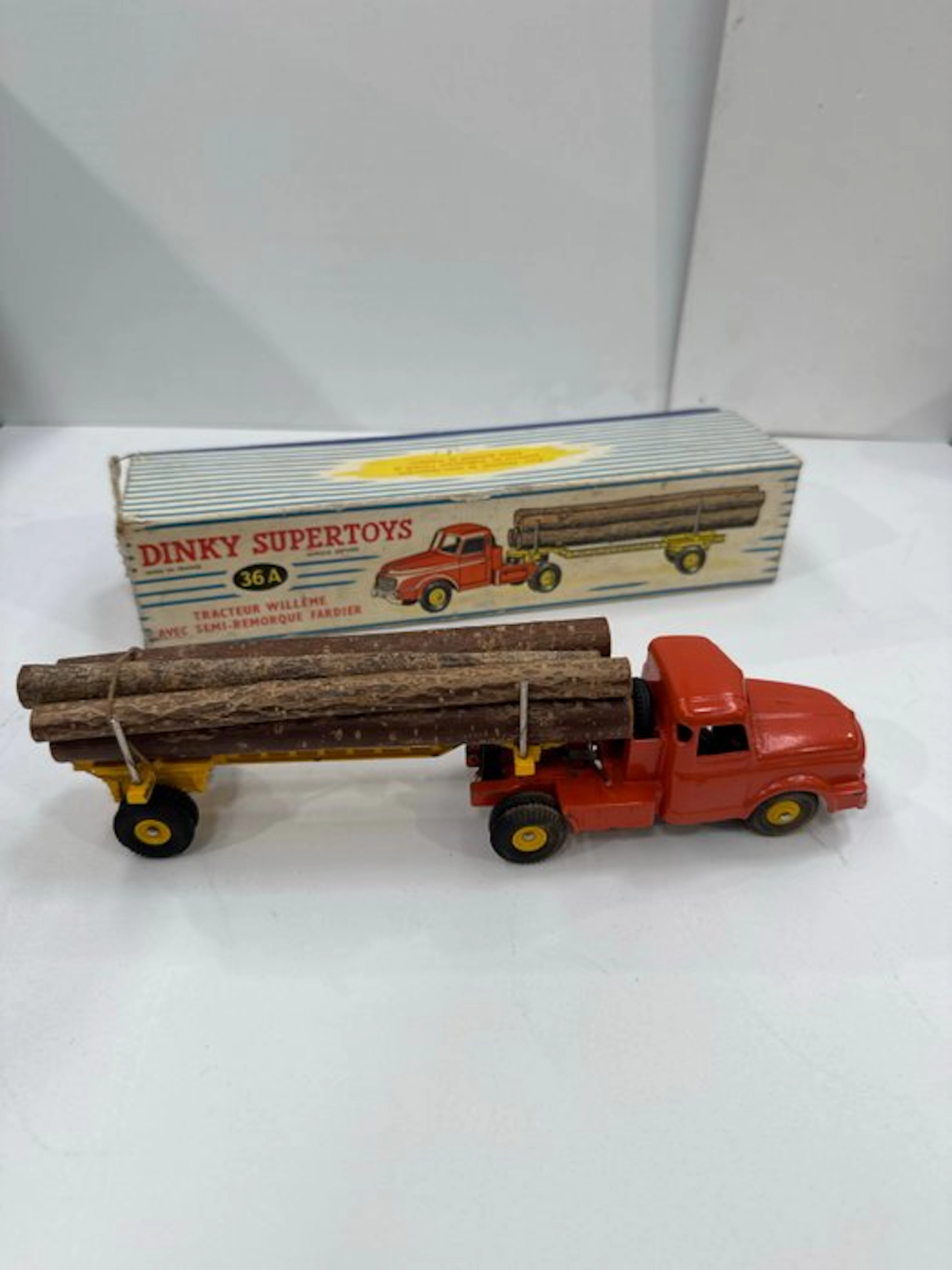 Dinky Toys - Toy 36A / Tracteur Willème avec semi-remorque fardier - France