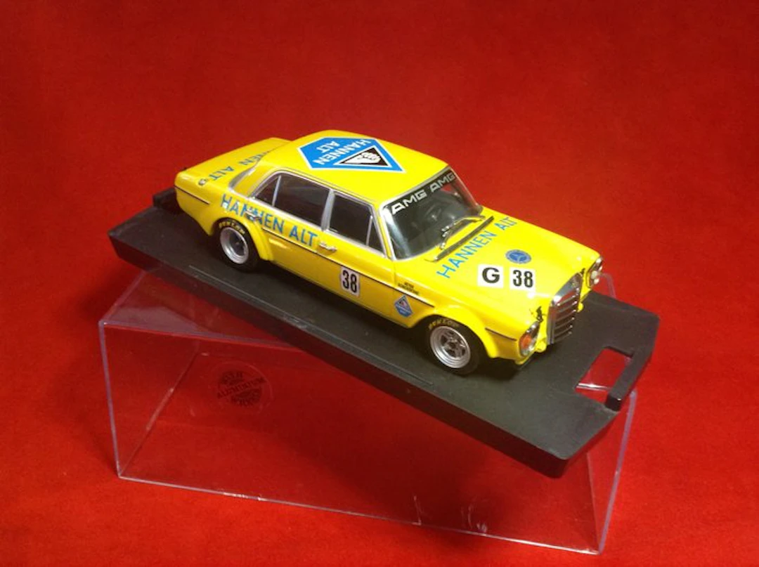 MiniChamps 1:43 - Model race car - Mercedes Benz 300 SEL...