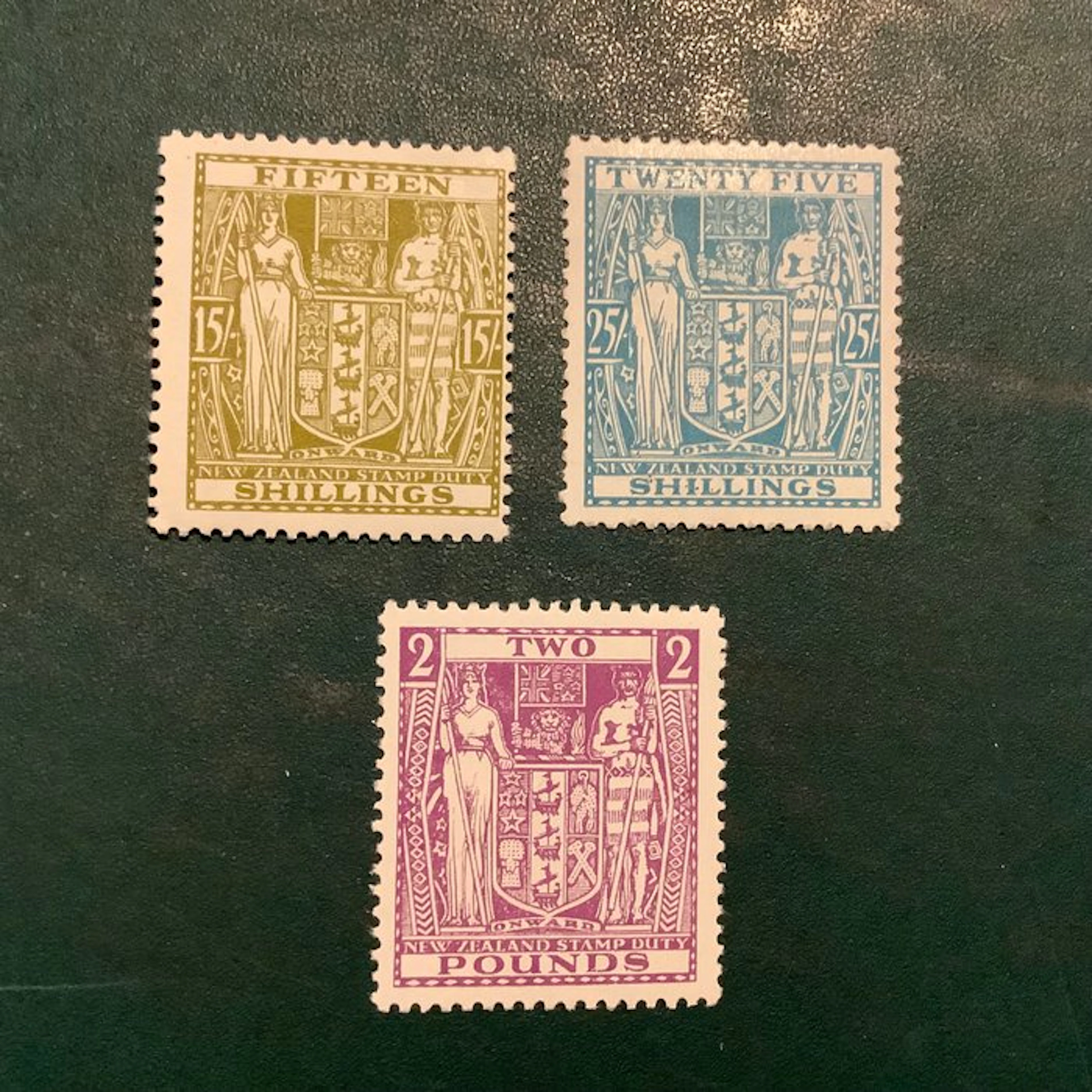 New Zealand 1931 - Duty stamp 15 schillings, 25 schillings and £2 - MH - SG