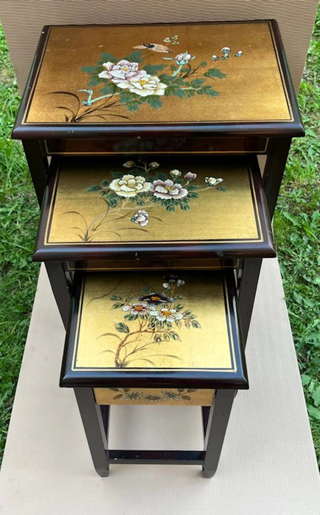 Nesting tables (3) - Wood - Lacquered decor of blossom and birds