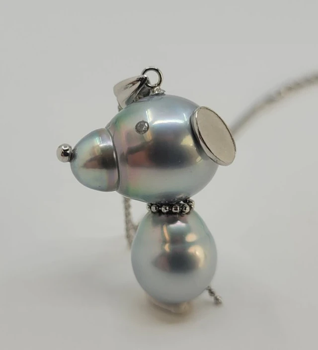Necklace with pendant - 18 kt. White gold, Silvery Green Tahiti Pearls - Dog