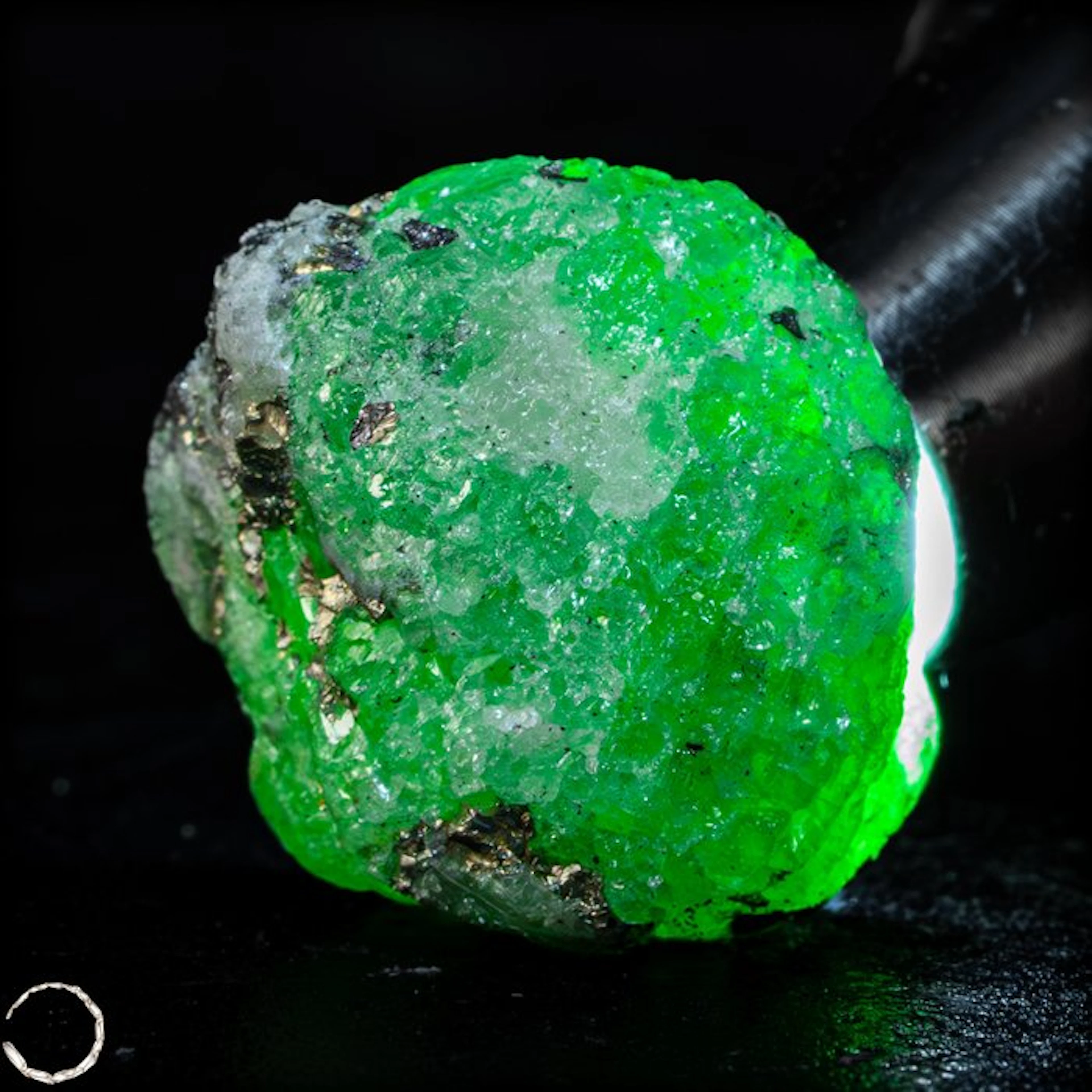 Natural top-quality Tsavorite crystal from Tanzania. 57.65 ct- 11.53 g