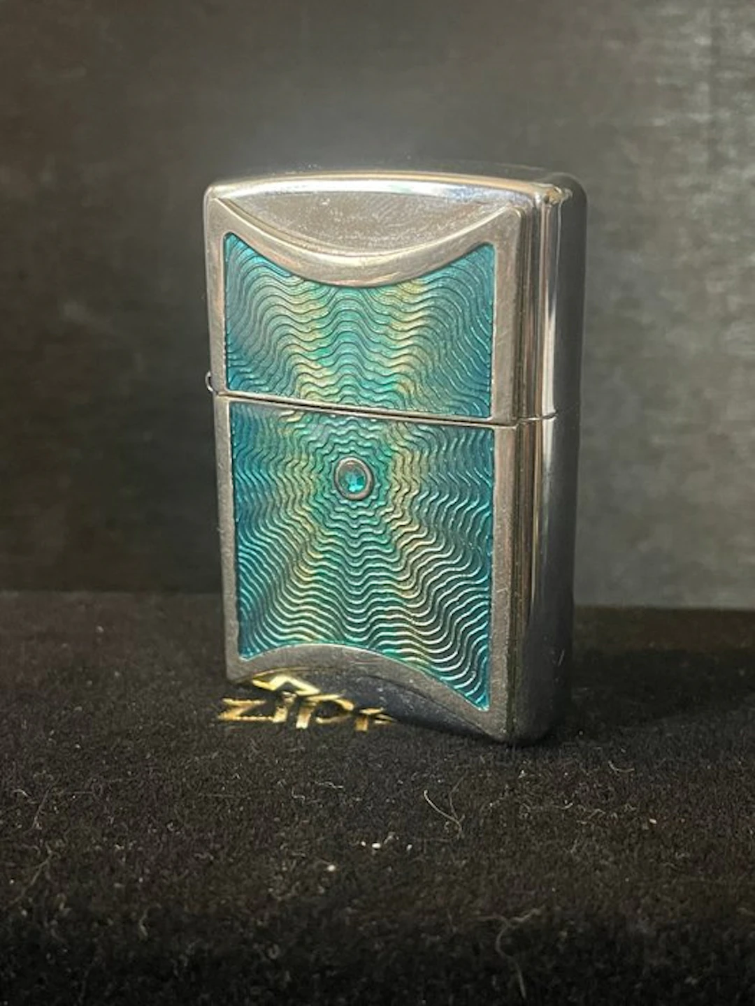 Zippo - Zippo de Collection – Design Écaille / Vagues...