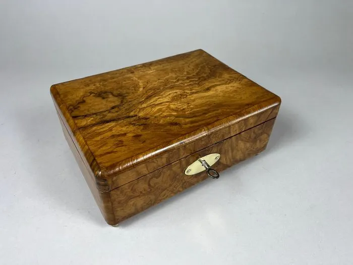 Jewellery box - Wood