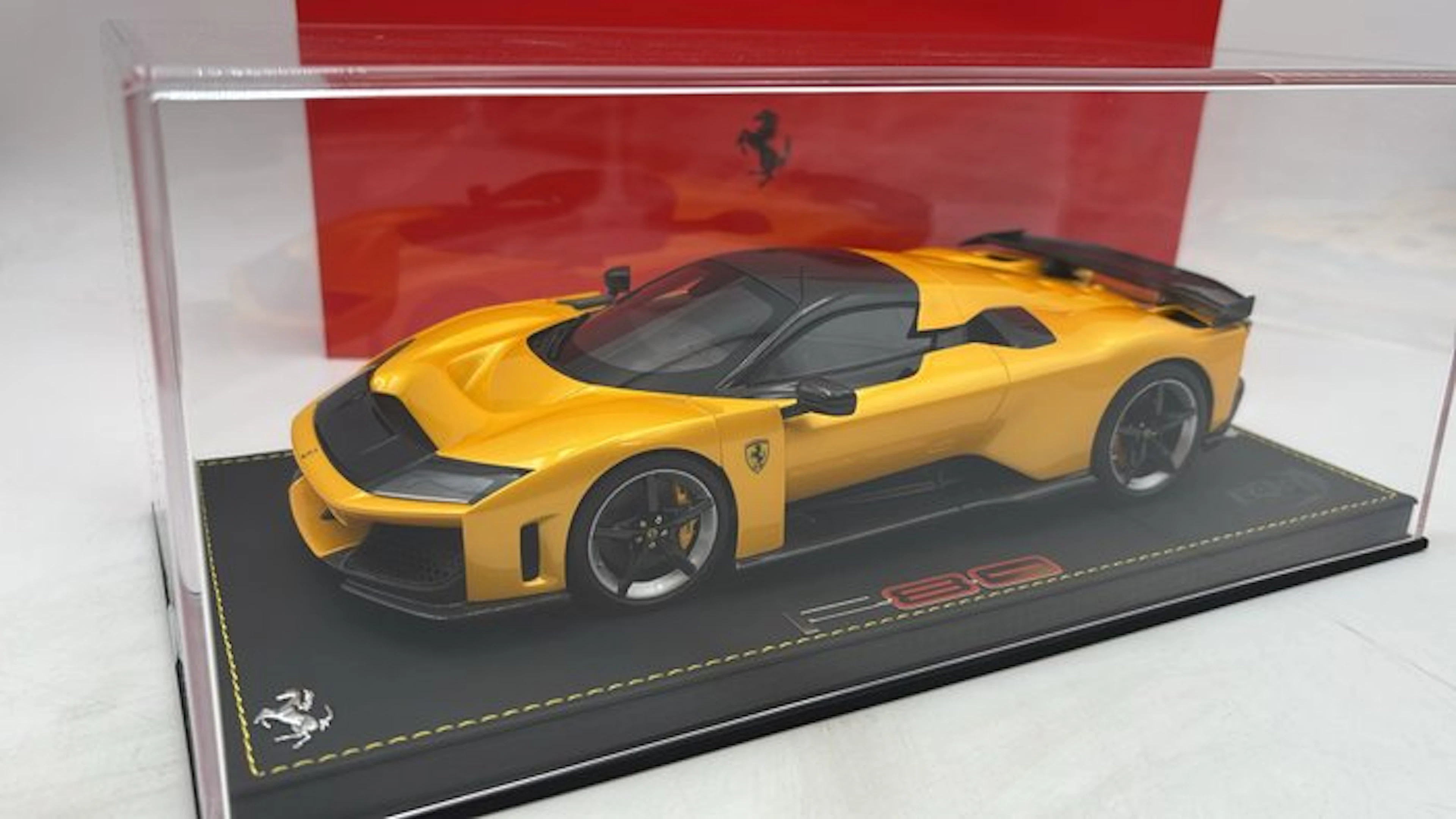 BBR 1:18 - Model car - Ferrari F80 Giallo Tristrato wheels silver - (cod.P26)