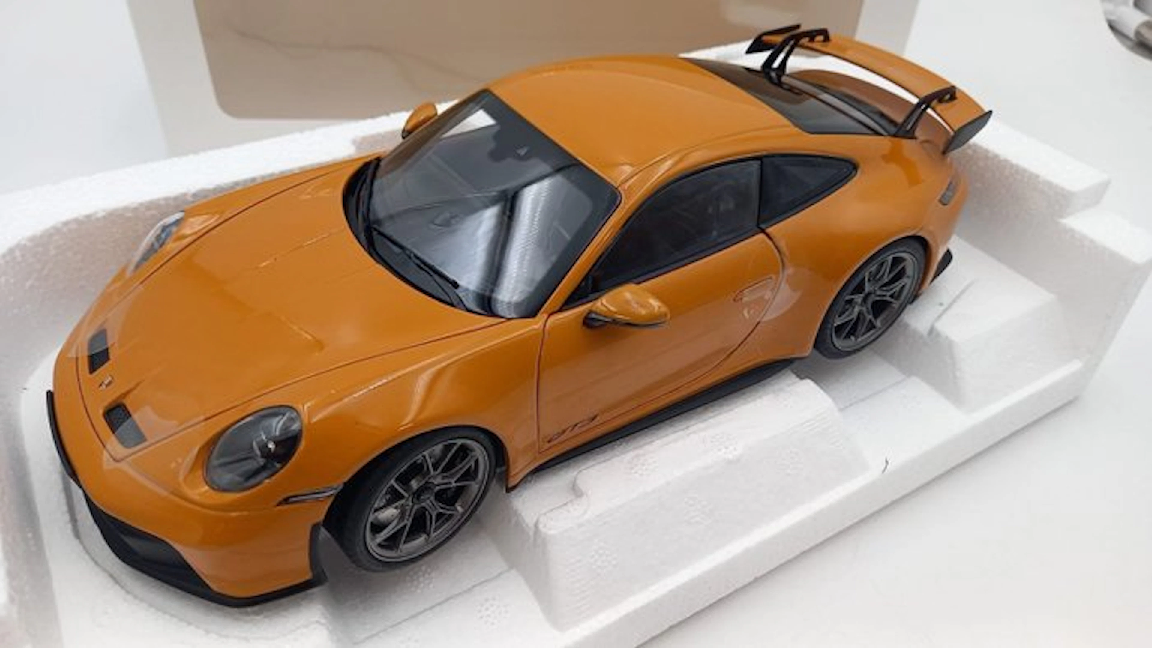 Norev 1:18 - Model car - Porsche 911 GT3 (992)
