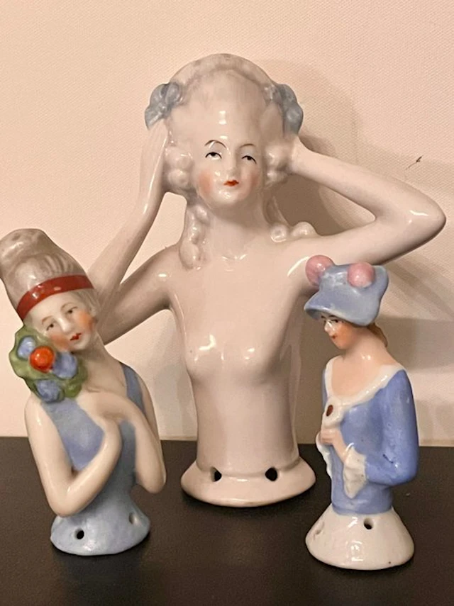 Figurine - Porcelain half-doll figurines (3) - Porcelain
