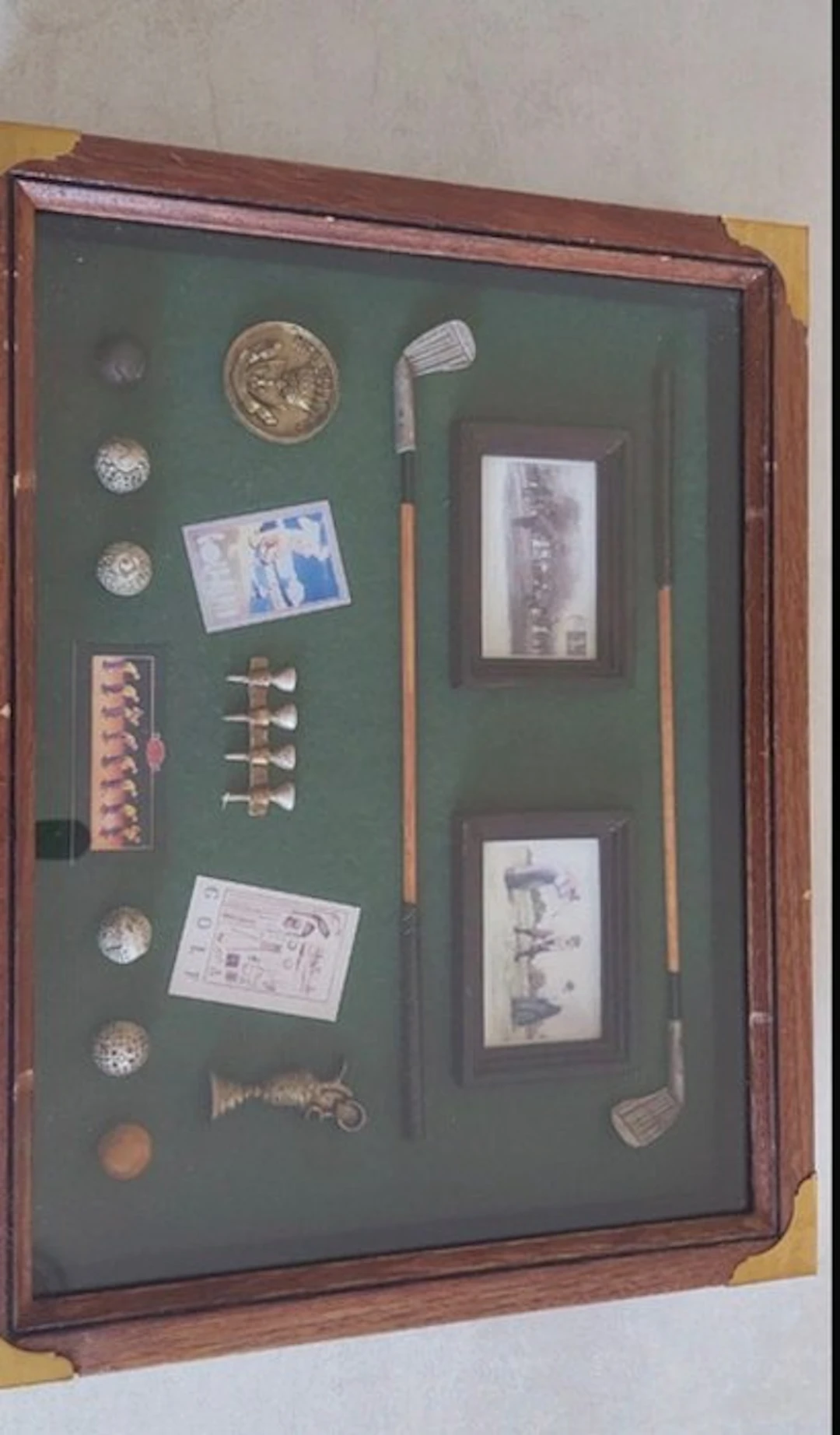 golf, Historic golf set displayed in a period case