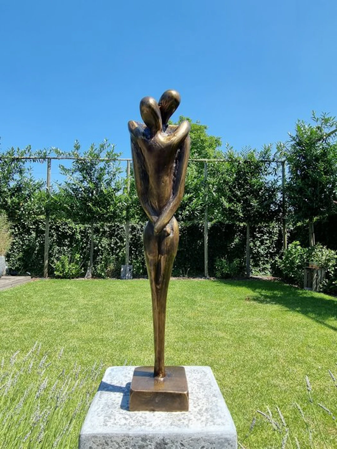Figurine - An embracing couple - Bronze