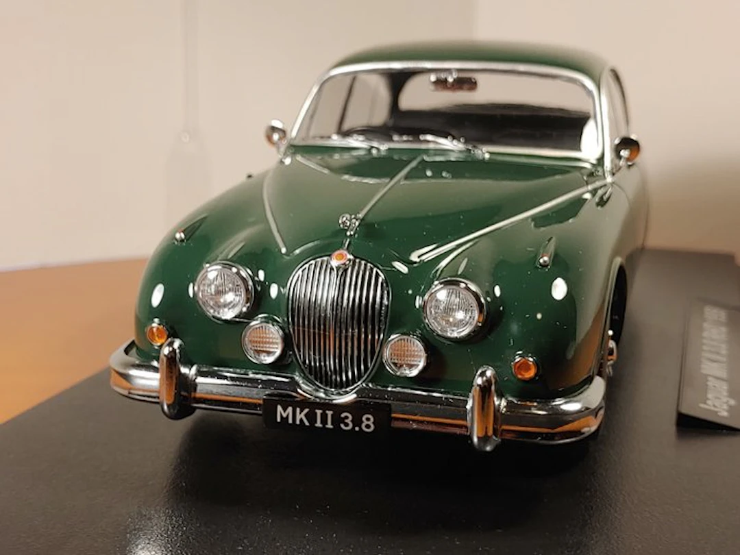 KK-Scale 1:18 - Model sedan - Jaguar Mk II 3.8 RHD 1959 - Groen