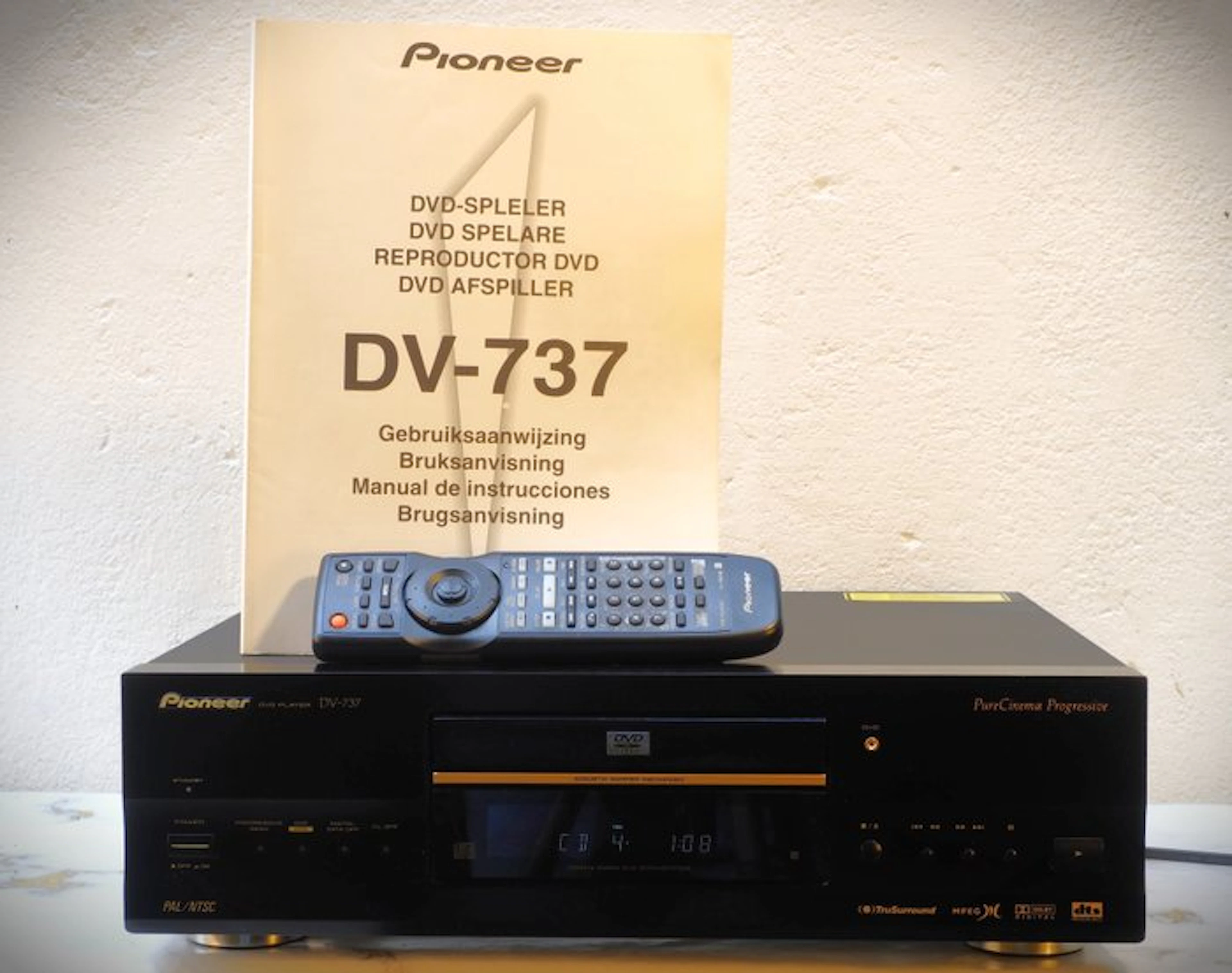 Pioneer - DV-737 High-End Audio/Video Player with Dual Audio DACs CD player