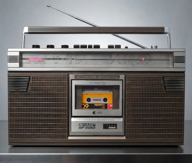 Sharp - GF-6060 HB / 4-Band Portable Stereo Radio Cassette recorder-player