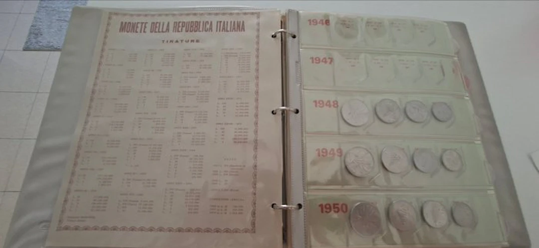 Italy. Album con collezione parziale - inclusi 9 argenti
