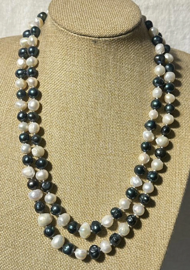 Natural baroque freshwater pearls (white and black)
