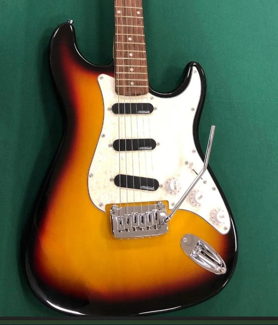 M.J.DOUGLAS - SST 72 Wilkinson 3 Tone Sunburst - - Electric guitar