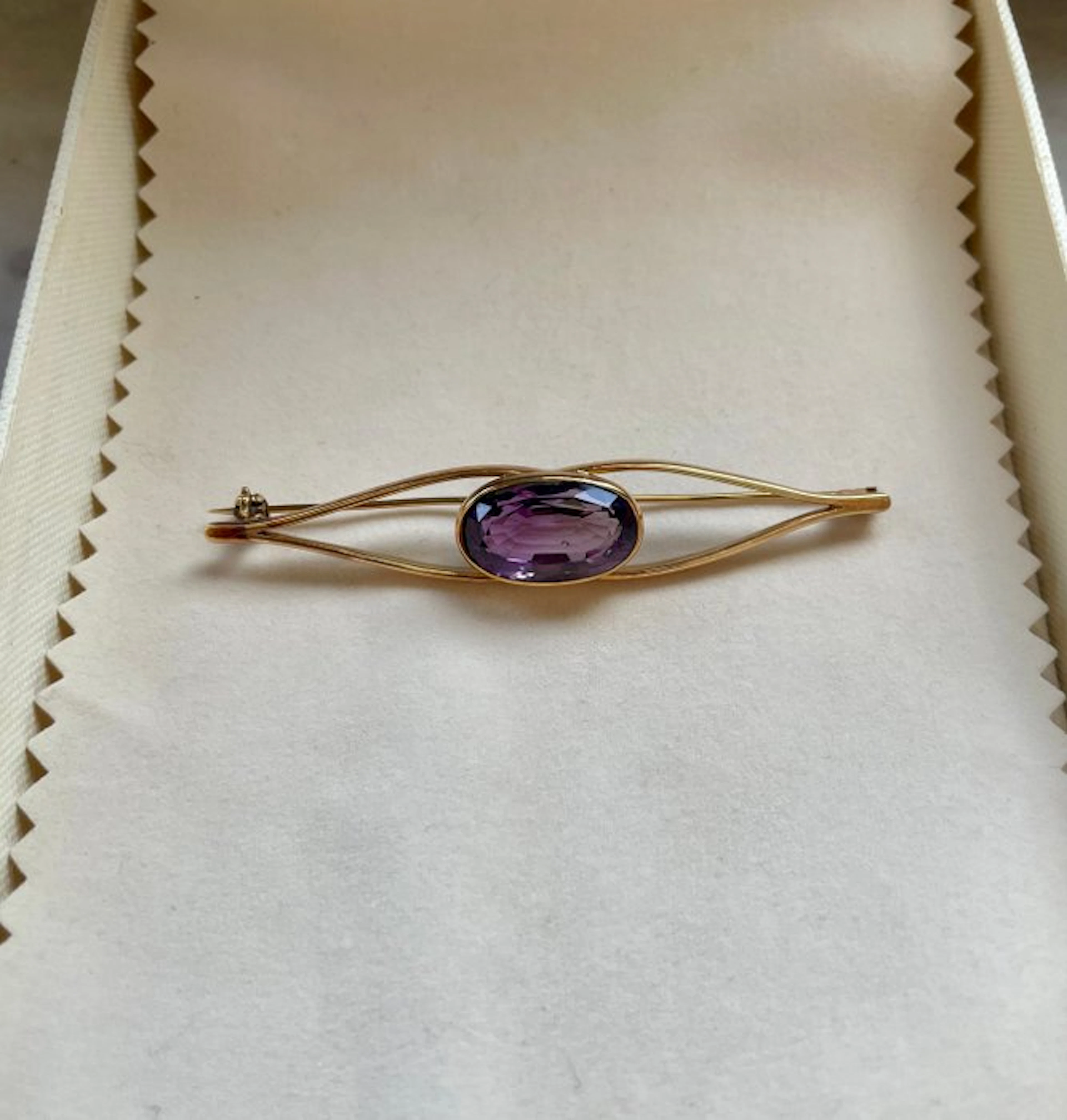 Brooch - 18 kt. Yellow gold Amethyst
