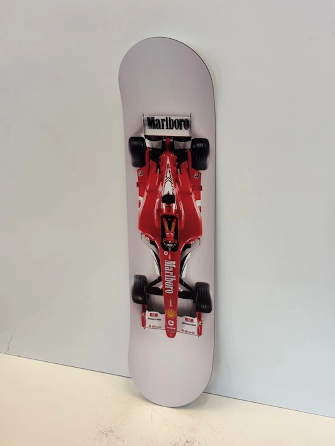 Beever Deco Art - Ferrari F2004 goes skating!