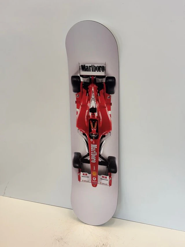 Beever Deco Art - Ferrari F2004 goes skating!