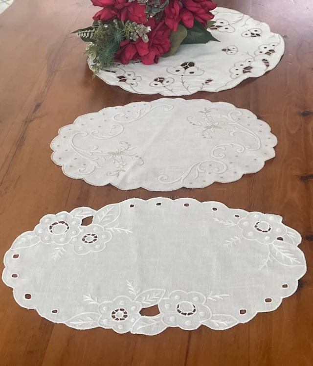 ricami e lavorazione traforata - Embroidery (3) - 39 cm...