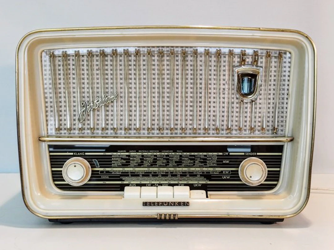 Telefunken - Jubilate 9 Export Tube radio