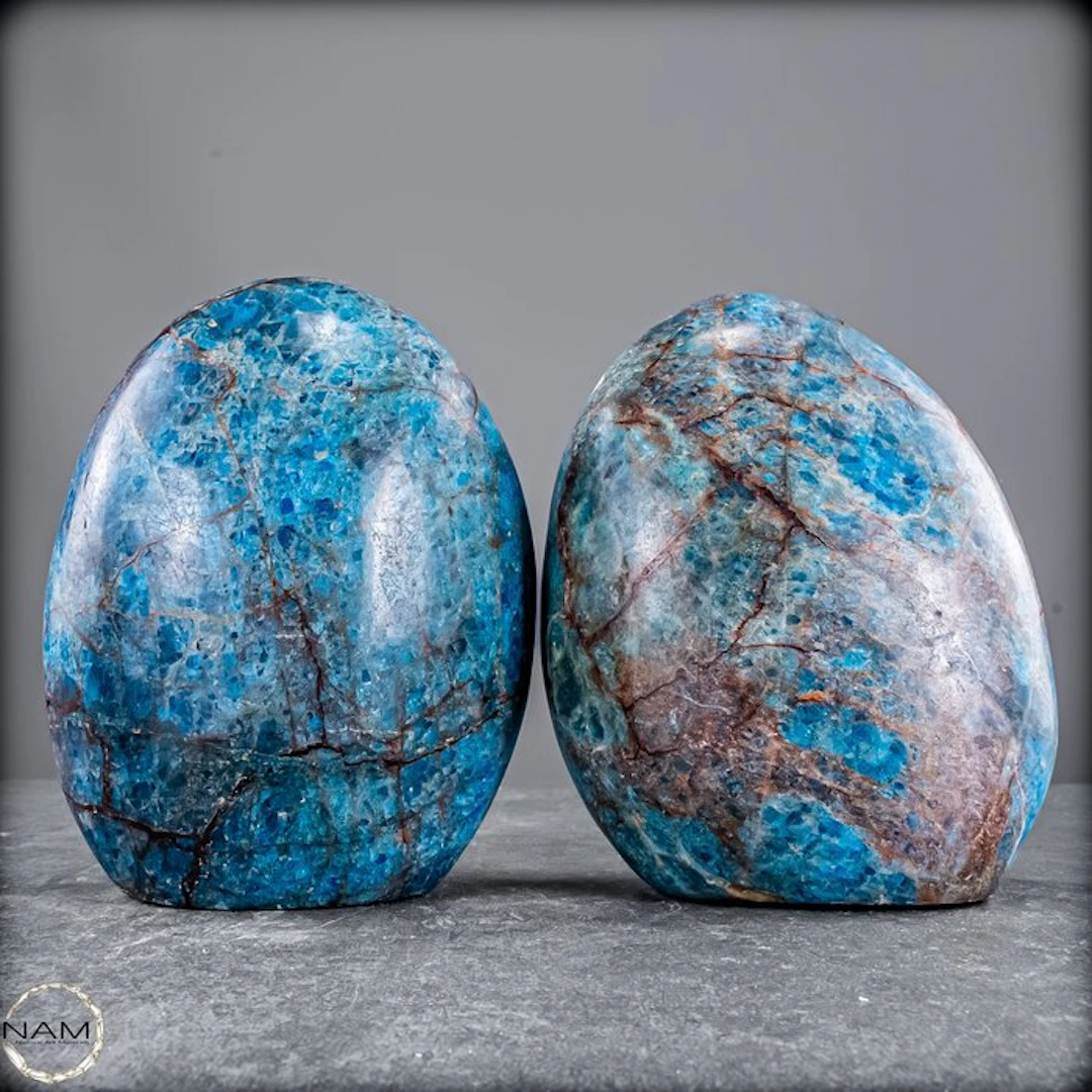 Exclusive apatite free-form set – Two masterfully...