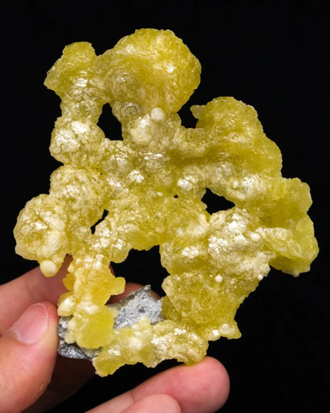 YELLOW BRUCITE on matrix - Height: 9 cm - Width: 7.7 cm- 54 g - (1)