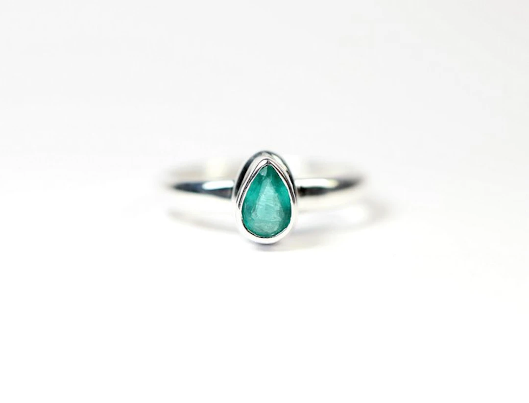 Emerald Ring / new- 2.3 g - (1)