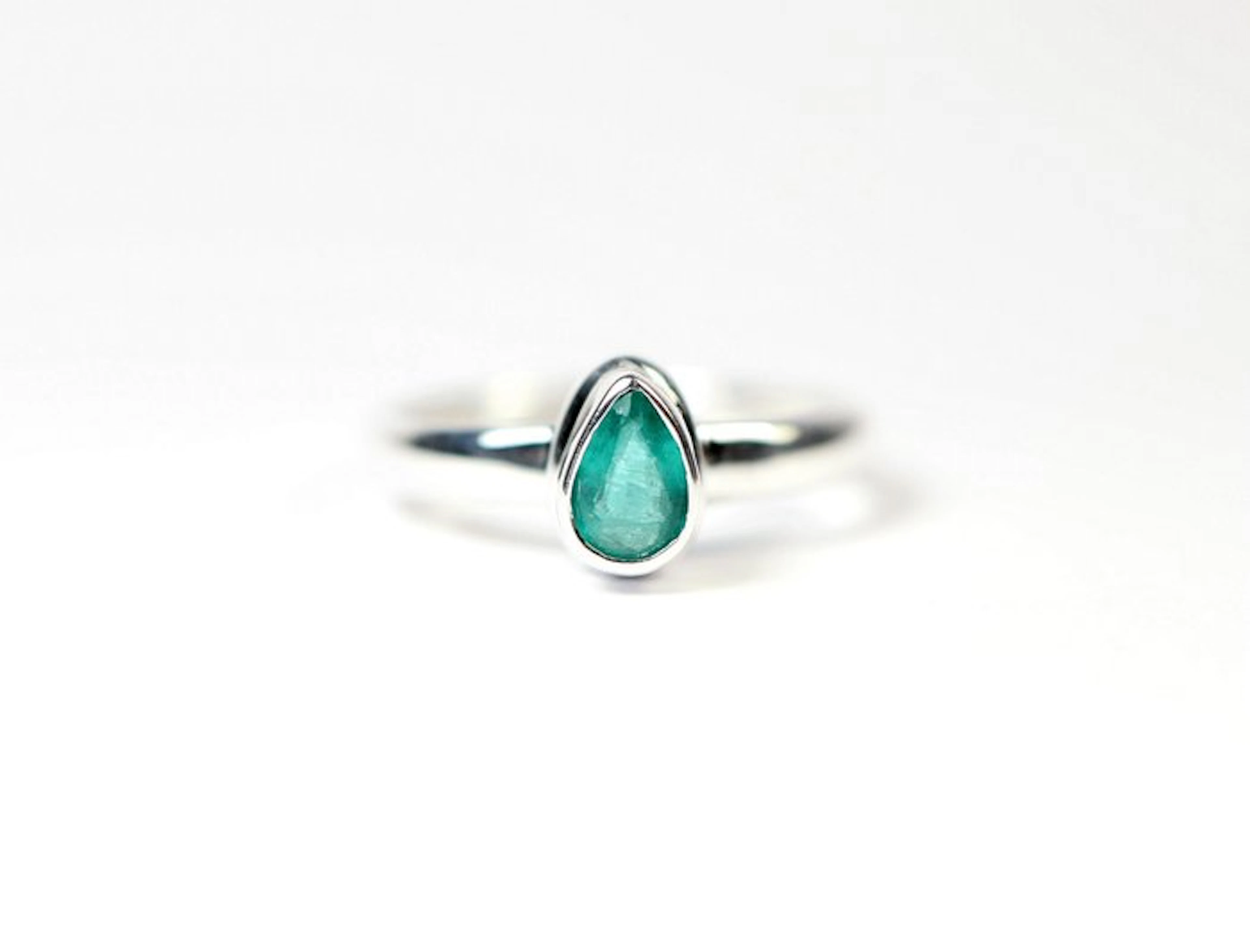 Emerald Ring / new- 2.3 g - (1)