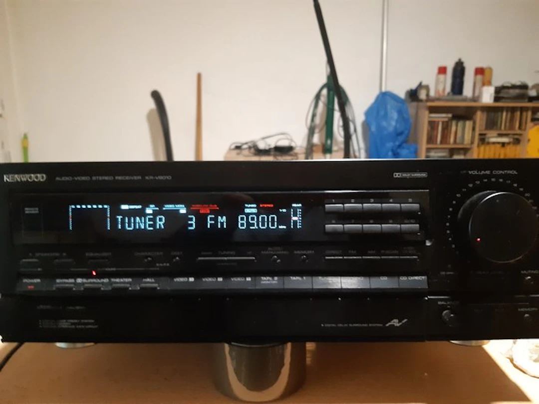 Kenwood - KR-V8010 AV with Dolby Surround Solid state multi-channel receiver